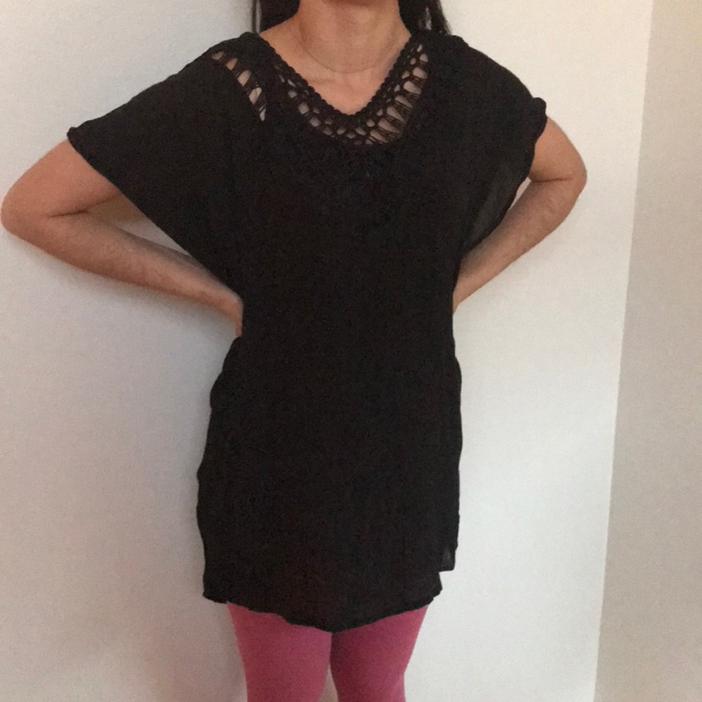 Women’s black top